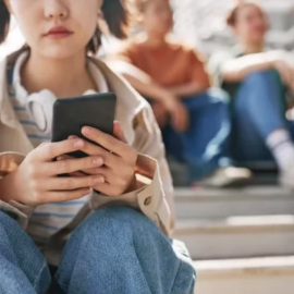 Austrália avança com multas pesadas a plataformas que não bloquearem redes sociais para menores